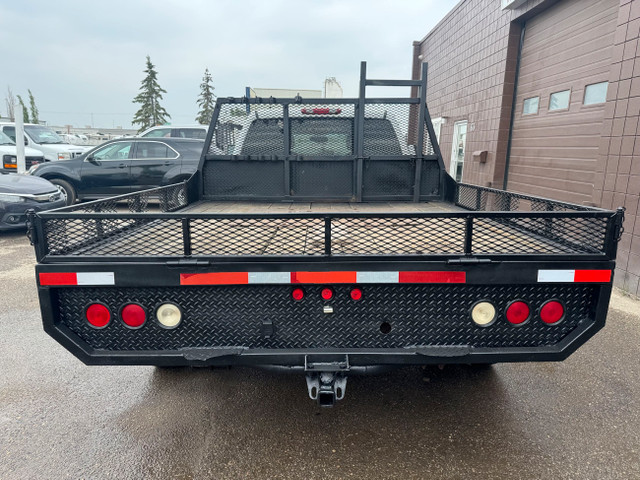 2007 Chevrolet Silverado 3500HD Flat Deck 4X4 in Cars & Trucks in Calgary - Image 4