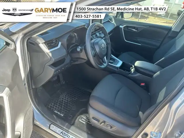 2023 Toyota RAV4 Hybrid XLE - Sunroof - Power Liftgate in Cars & Trucks in Medicine Hat - Image 10