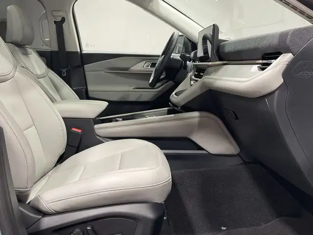 2025 Ford Explorer Active in Cars & Trucks in Strathcona County - Image 27