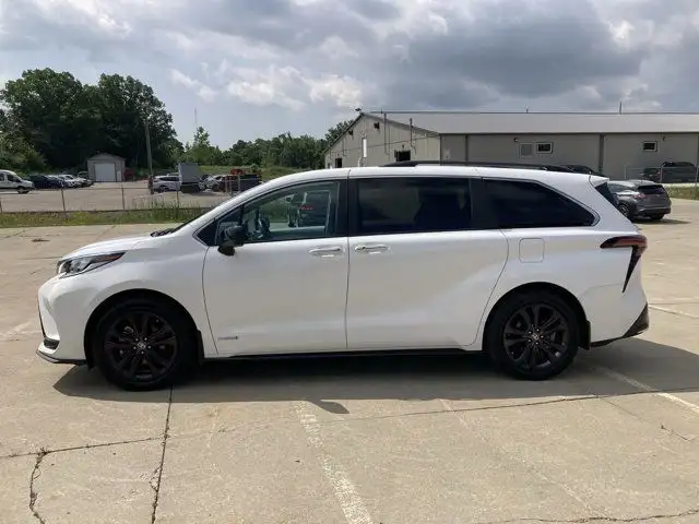 2021 Toyota Sienna XSE in Cars & Trucks in Hamilton - Image 11