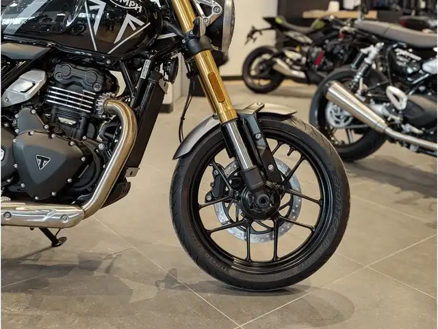 2025 Triumph Speed 400 // Phantom Black/Storm Grey in Dirt Bikes & Motocross in Winnipeg - Image 5