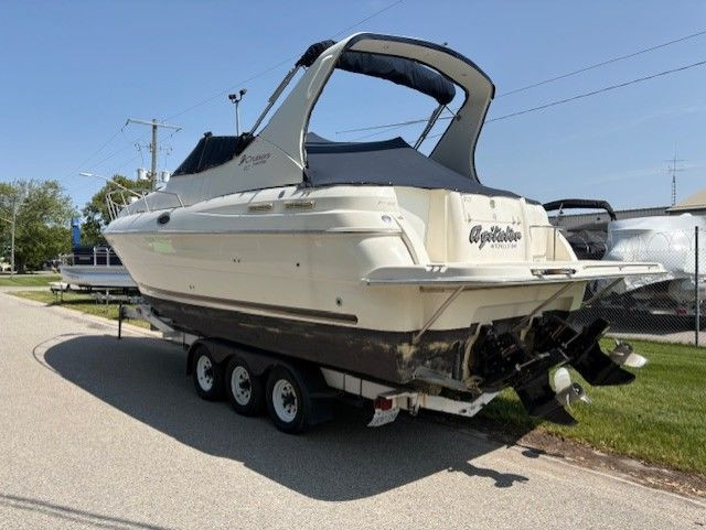 2003 Cruisers Yachts 3075 EXPRESS in Powerboats & Motorboats in Chatham-Kent - Image 3
