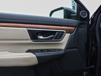 Experience refined versatility, advanced technology, and exceptional comfort with the 2018 Honda CR-... (image 6)