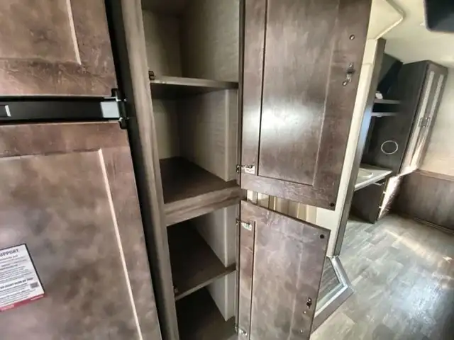2020 Winnebago Adventurer 30T in RVs & Motorhomes in Abbotsford - Image 19