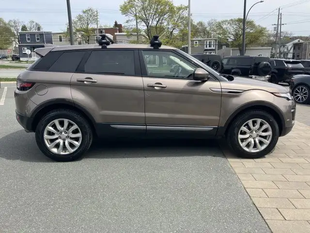 2019 Land Rover Range Rover Evoque SE WINTER TIRES INCLUDED! dans Autos et camions dans Ville d’Halifax - Image 7