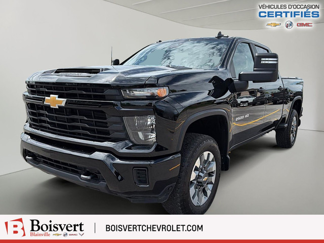 Chevrolet SILVERADO 2500HD CUSTOM/CREW/4X4/DIESEL/JANTES/CAMERA/ in Cars & Trucks in Laval / North Shore