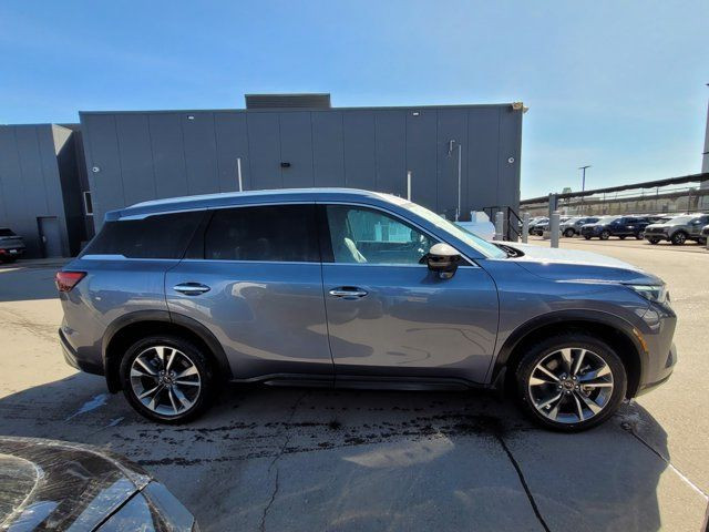 2025 INFINITI QX60 LUXE | AWD | LEATHER | MOONROOF | in Cars & Trucks in Calgary - Image 4