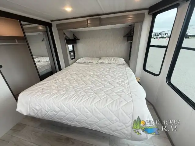 2025 Keystone RV Retreat 391CLDL in Travel Trailers & Campers in Truro - Image 28