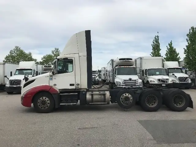 2021 Volvo VNL84300 dans Camions lourds dans Delta/Surrey/Langley - Image 5