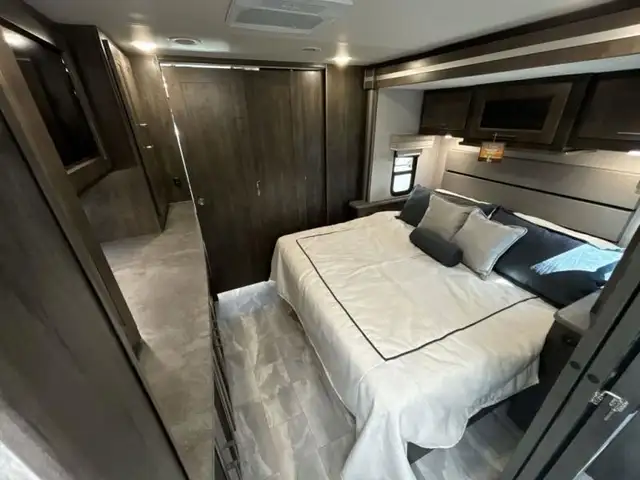 2023 Coachmen RV Sportscoach SRS 365RB in RVs & Motorhomes in Abbotsford - Image 40