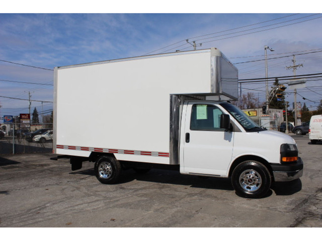  2021 GMC Savana Cargo Van CUBE 12 PIEDS DECK 6.6 LITRES ROUE SI in Cars & Trucks in Laval / North Shore - Image 2