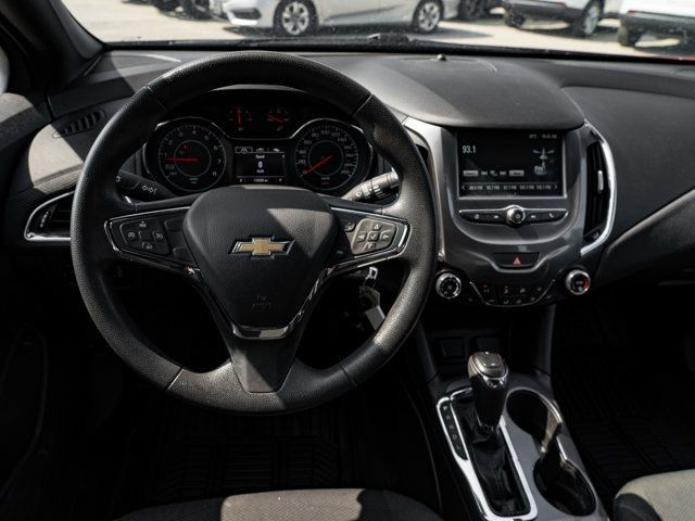2017 Chevrolet Cruze LT in Cars & Trucks in Barrie - Image 2