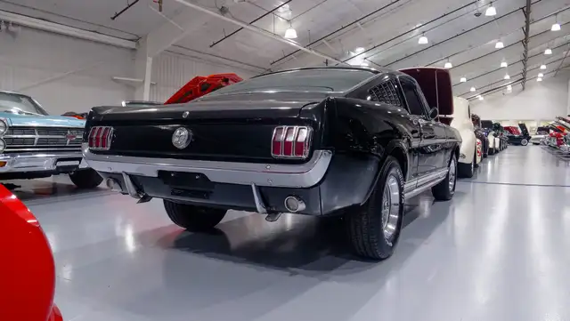 1966 Ford Mustang 2+2 Fastback in Classic Cars in London - Image 10
