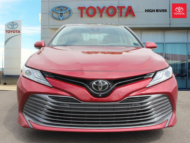 2020 Toyota Camry XLE V6 W/ 2 SETS OF TIRES in Cars & Trucks in Calgary - Image 4