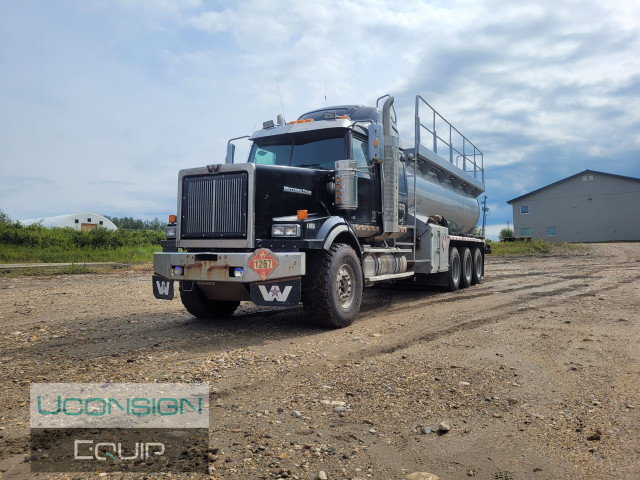 2013 Western Star 4900 SB Sleeper DOT Tank Truck in Heavy Trucks in Edmonton - Image 2