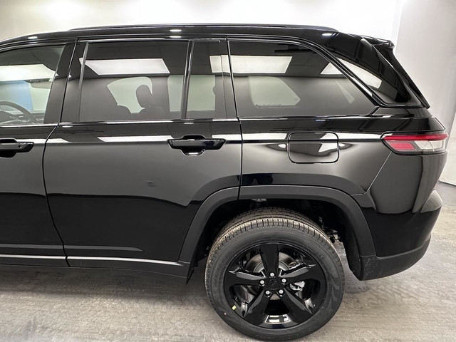 2025 Jeep Grand Cherokee Limited in Cars & Trucks in Lethbridge - Image 3