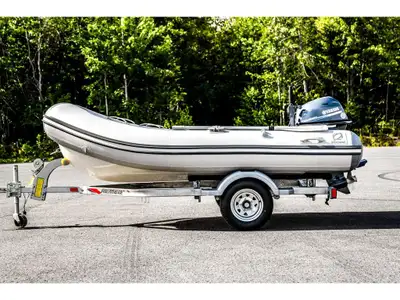 FR-XDC2C640L213 Bateau en parfait état, comme neuf! Compact, léger et facile à transporter, ce modèl...