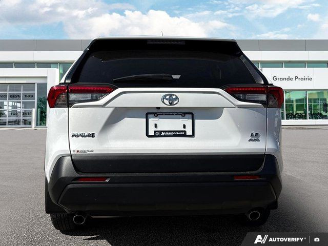 2022 Toyota RAV4 LE in Cars & Trucks in Grande Prairie - Image 4