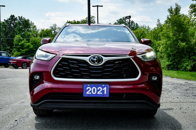 2021 Toyota Highlander XLE • SUNROOF • POWER LIFTGATE • HEATED S in Cars & Trucks in Kingston - Image 4