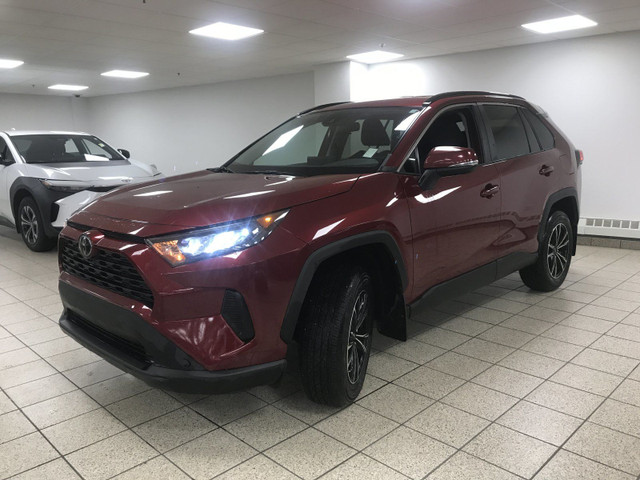 2020 Toyota RAV4 LE in Cars & Trucks in Calgary - Image 2
