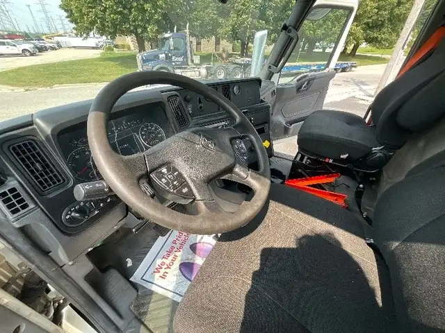 2019 International LT625 in Heavy Trucks in Mississauga / Peel Region - Image 11