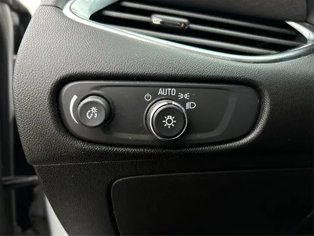 2021 Chevrolet Malibu SPORT EDITION 1OWNER PANORAMIC LOADED WE F in Cars & Trucks in London - Image 18