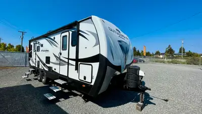 This is a very well made, insulated, equipped and maintained 4 season trailer! Has 2" thick walls, h...
