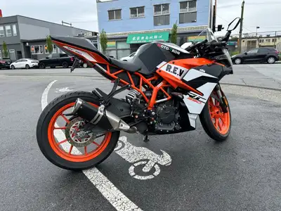 KTM 2017 RC 390 Selling price $4429 + $185 Documentation = $4614 + applicable taxes!! 2017 KTM RC 39...
