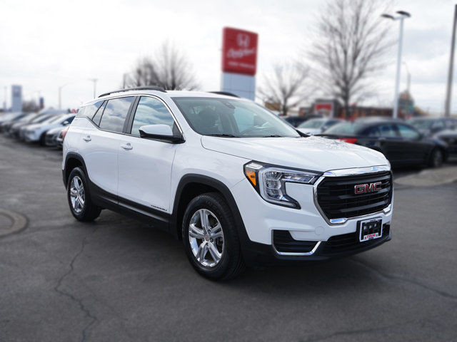 2022 GMC Terrain SLE | All Wheel Drive in Cars & Trucks in Hamilton - Image 3