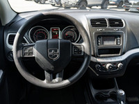 BLACK PREMIUM CLOTH LOW-BACK SEATS,WHITE,TRANSMISSION: AUTOMATIC (STD),WHEELS: 17 X 6.5 STEEL W/COVE... (image 1)