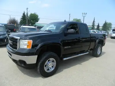 2011 SLE 2500 ¾ TON 4X4 / QUAD CAB SHORT BOX ,6.0L ( gas) engine automatic transmission,Power locks,...