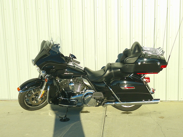 2014 Harley Davidson Ultra Limited $131 B/W OAC in Street, Cruisers & Choppers in Edmonton - Image 4