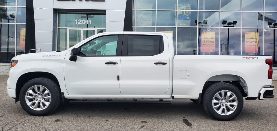 2022 Chevrolet Silverado 1500 CUSTOM