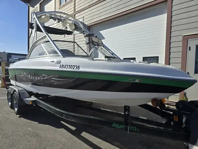 2007 Tige Boats 20V Surf Boat FINANCING AVAILABLE in Powerboats & Motorboats in Saskatoon - Image 9