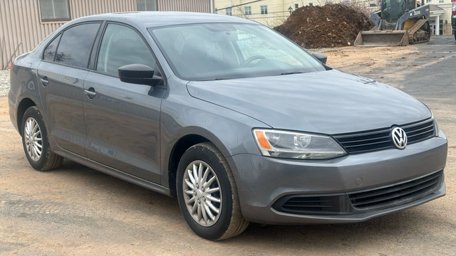 2013 Volkswagen Jetta Sedan Trendline+ 2.0L | Heated Seats in Cars & Trucks in Bedford - Image 3