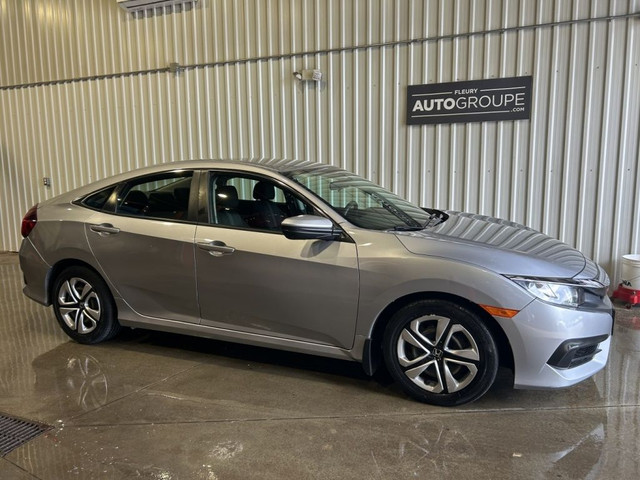 2017 Honda Civic Sedan LX Auto AC Cam in Cars & Trucks in Gatineau - Image 4