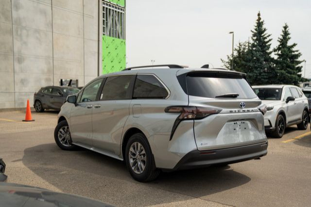 2025 Toyota Sienna XLE in Cars & Trucks in Edmonton - Image 3