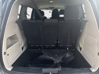 Polyvalent, spacieux et pratique, ce Dodge Grand Caravan SE 2017 est le vehicule ideal pour les fami... (image 6)