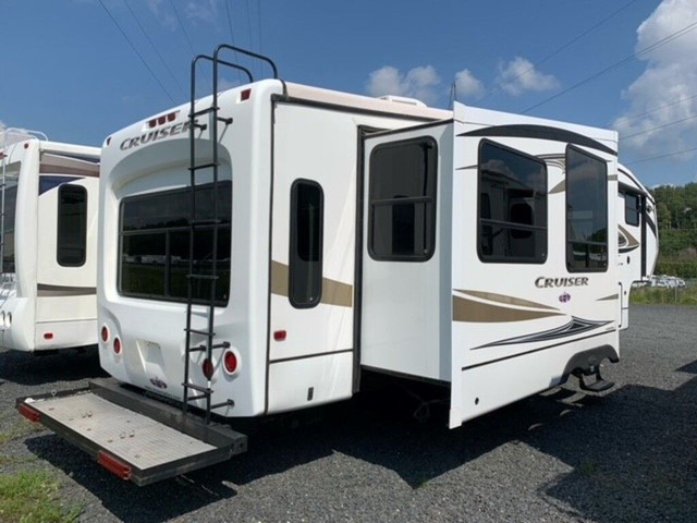  2012 Crossroads Cruiser CF335 in RVs & Motorhomes in Sherbrooke - Image 4