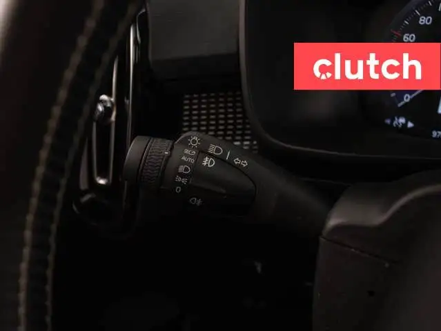 2021 Volvo XC40 T5 R-Design AWD w/ Apple CarPlay & Android Auto, in Cars & Trucks in Bedford - Image 25