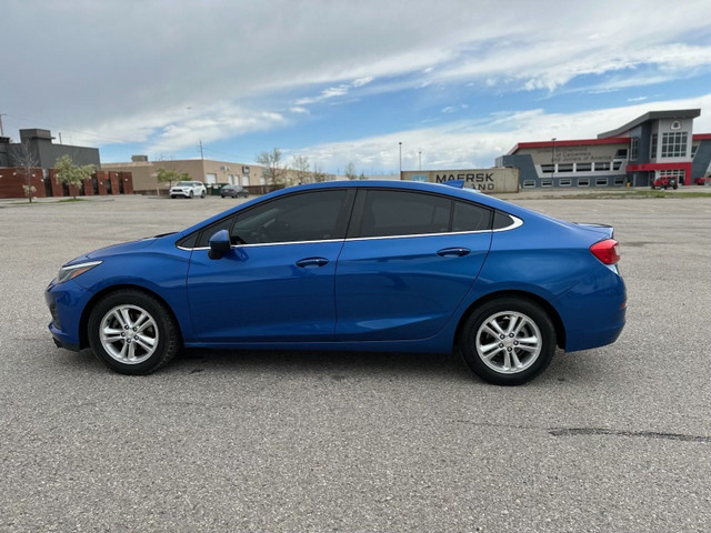 2017 Chevrolet Cruze 4dr Sdn 1.4L LT w/1SD in Cars & Trucks in Calgary - Image 2