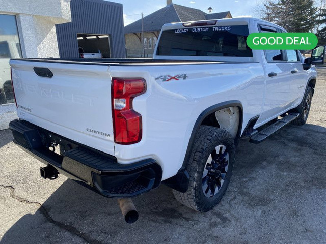 2020 Chevrolet Silverado 2500HD Custom 6.6L V8 4x4 in Cars & Trucks in Lethbridge - Image 3