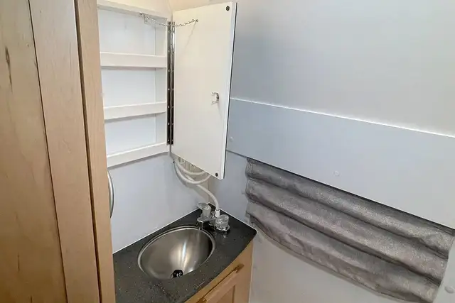 2010 Pleasure-Way Excel TS – Pre-Owned Class B Motorhome. in RVs & Motorhomes in Red Deer - Image 30