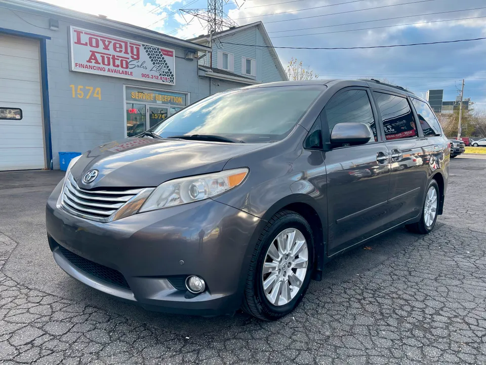 2012 Toyota Sienna XLE , ONE OWNER