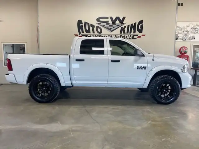 2020 Ram 1500 Classic Classic/ 4x4/ Crew/ Low K/ Lift/ Rubber/ A in Cars & Trucks in Winnipeg - Image 3
