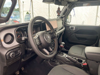À voir! / Come see it! TRÈS BIEN ÉQUIPÉ / VERY WELL EQUIPPED. Version Sport 4x4 avec Moteur V6 3.6L,... (image 2)