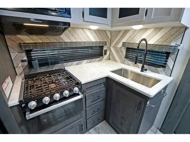 2023 K-Z Sportsmen Fifth Wheel 231RK fifth wheel Sportsmen de 25 in Travel Trailers & Campers in Laval / North Shore - Image 11