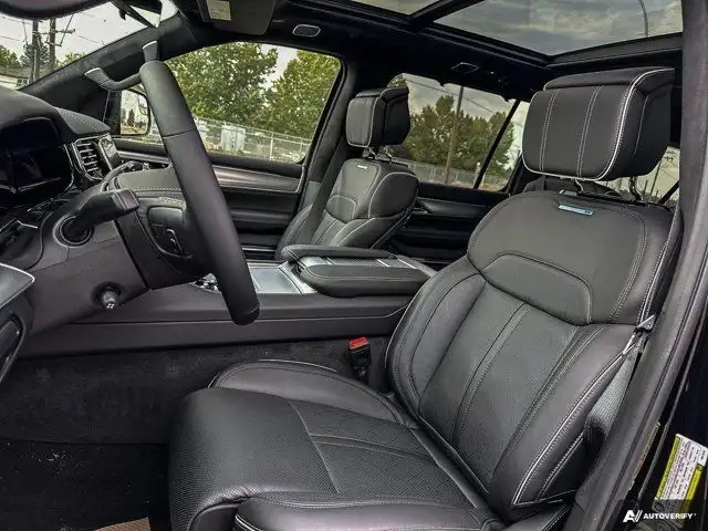 2023 Jeep Grand Wagoneer L Series II | Vented 1st and 2nd Row dans Autos et camions dans Calgary - Image 20