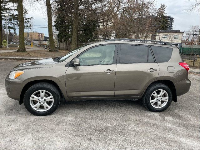  2011 Toyota RAV4 SUNROOF! 4CYL! - 4WD in Cars & Trucks in City of Toronto - Image 2