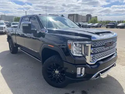 Forged to tackle the mightiest of tasks, the 2022 GMC Sierra 3500HD Denali, with its Ebony Twilight...